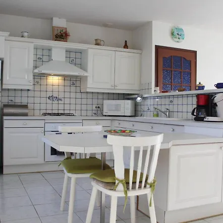 Maison 4 Pieces Avec Jardin Clos Pres Du Port De La Cotiniere - Fr-1-246A-171
